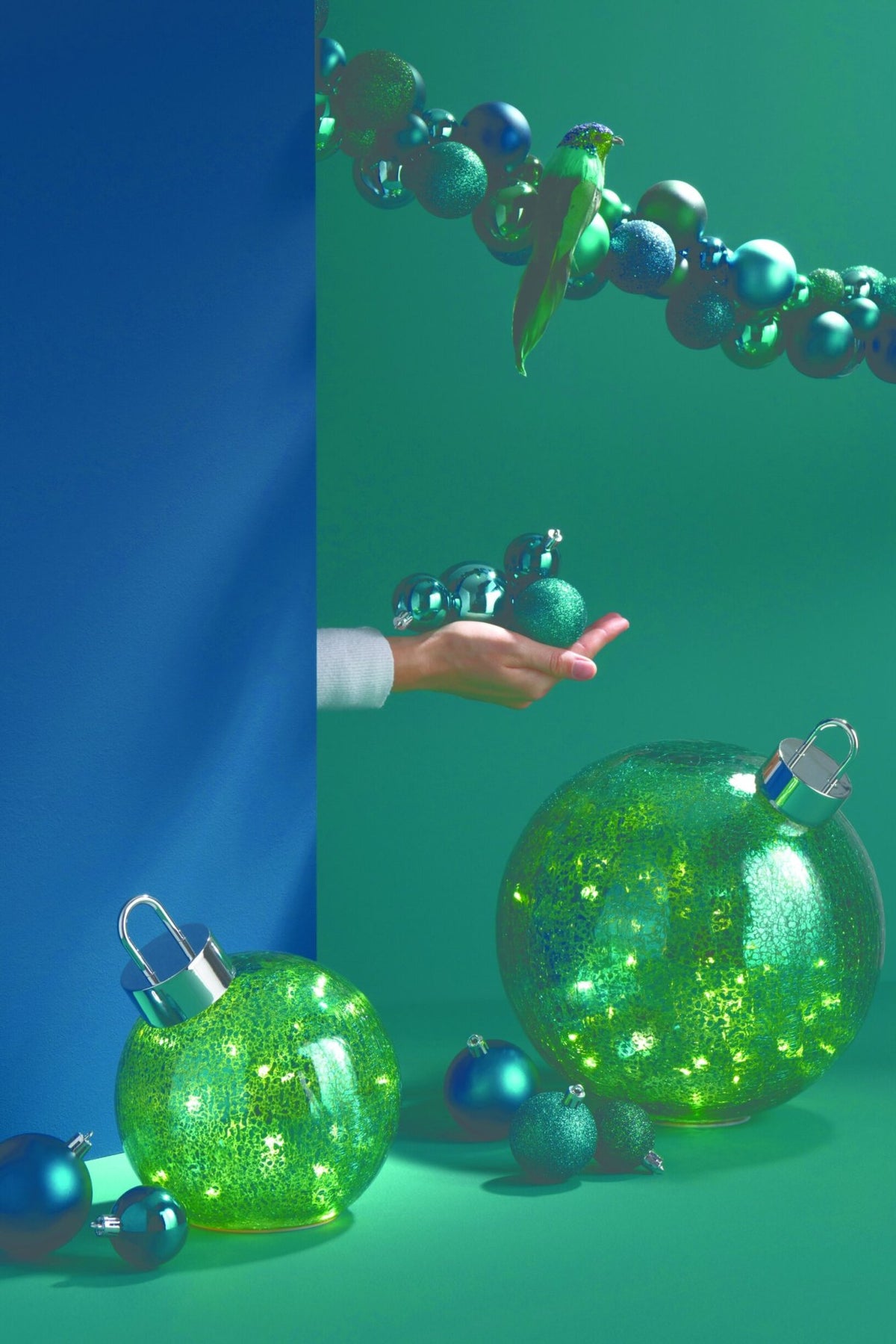Ball LED Glass Turquoise Medium