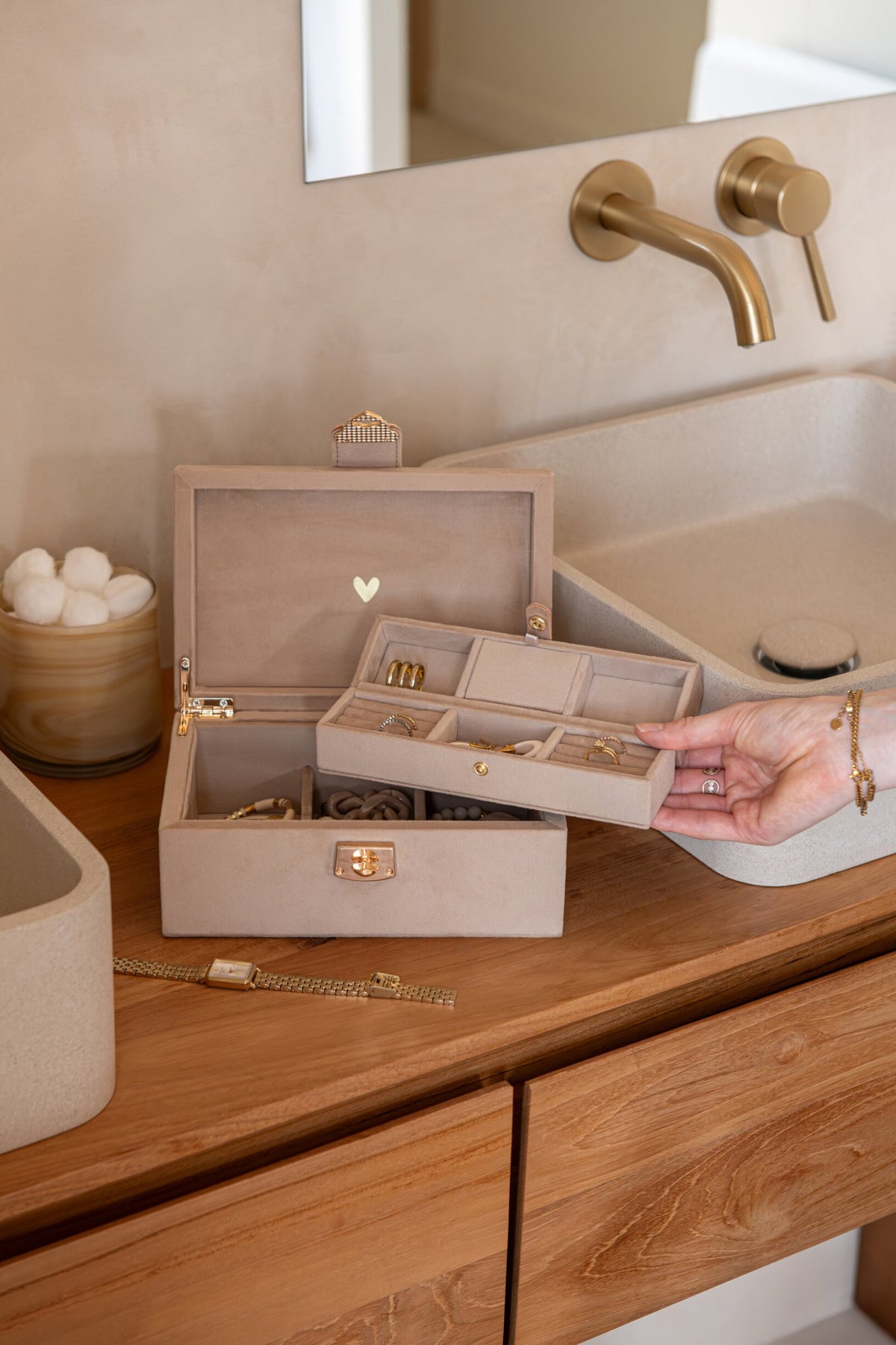 Juwelendoos voorraad vakken fluweel beige