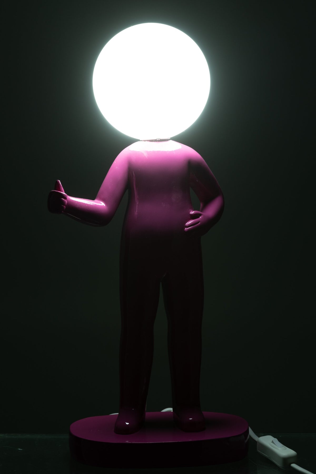 Table lamp thumbs up resin fuchsia