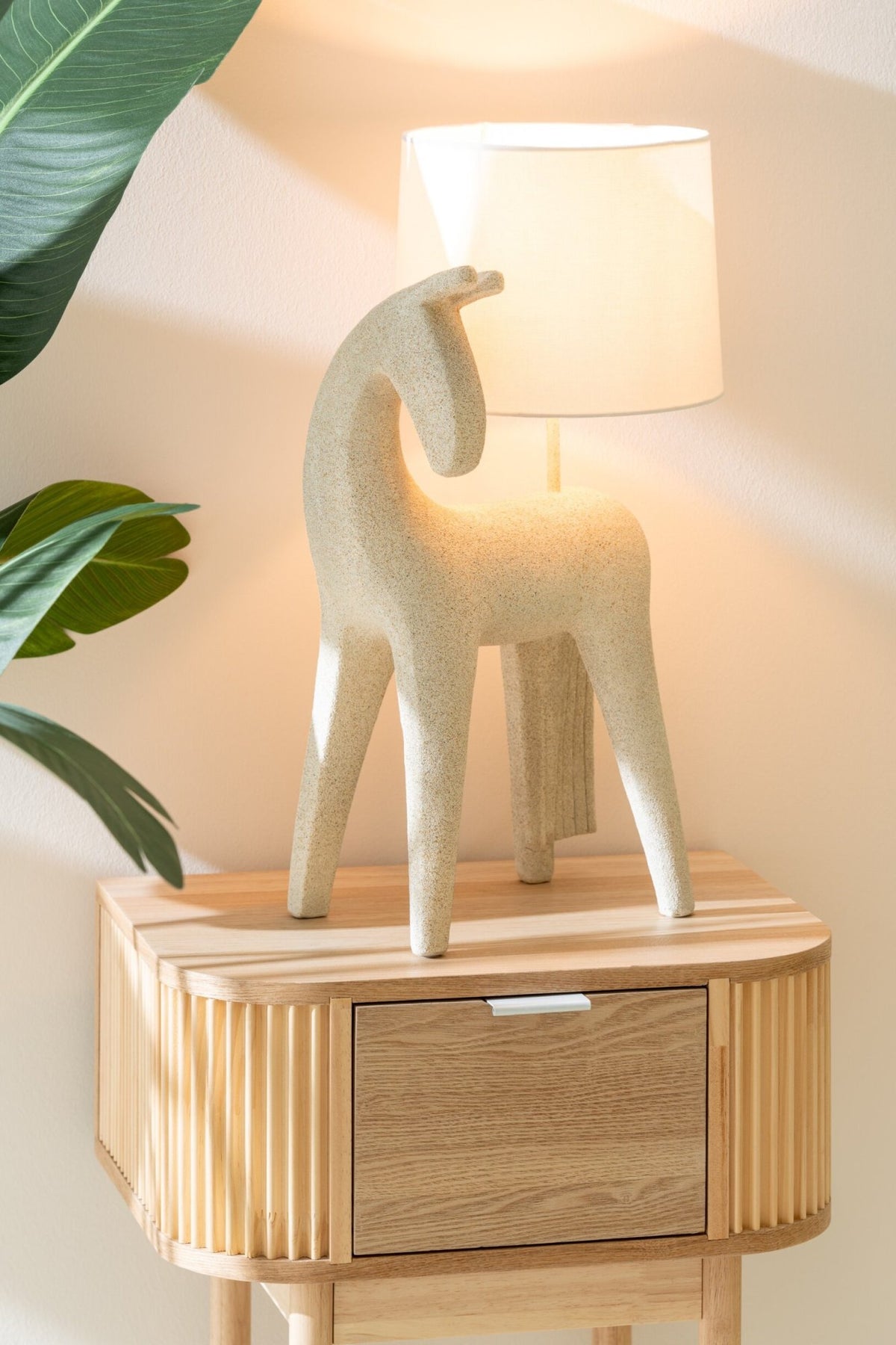 Modern beige resin horse table lamp