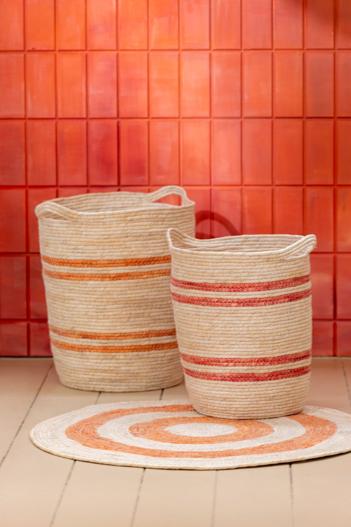 Set of 3 striped baskets + handle natural/red corn husk