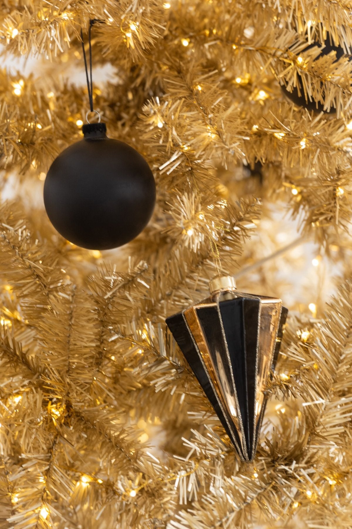 Box Of 4 Christmas Bauble Diamond Striped Glass Gold Colored/Black