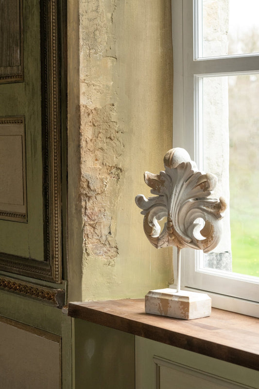 Fleur-De-Lis On Base Outdoor Magnesium Ecru/Beige