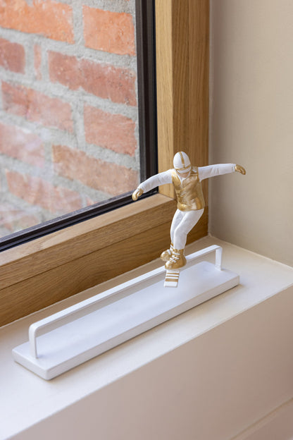 Snowboarder Obstacle Polyresin White/Gold