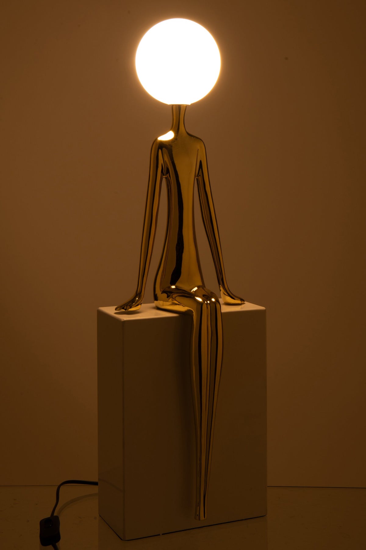 Table lamp seated silhouette metal gold/white