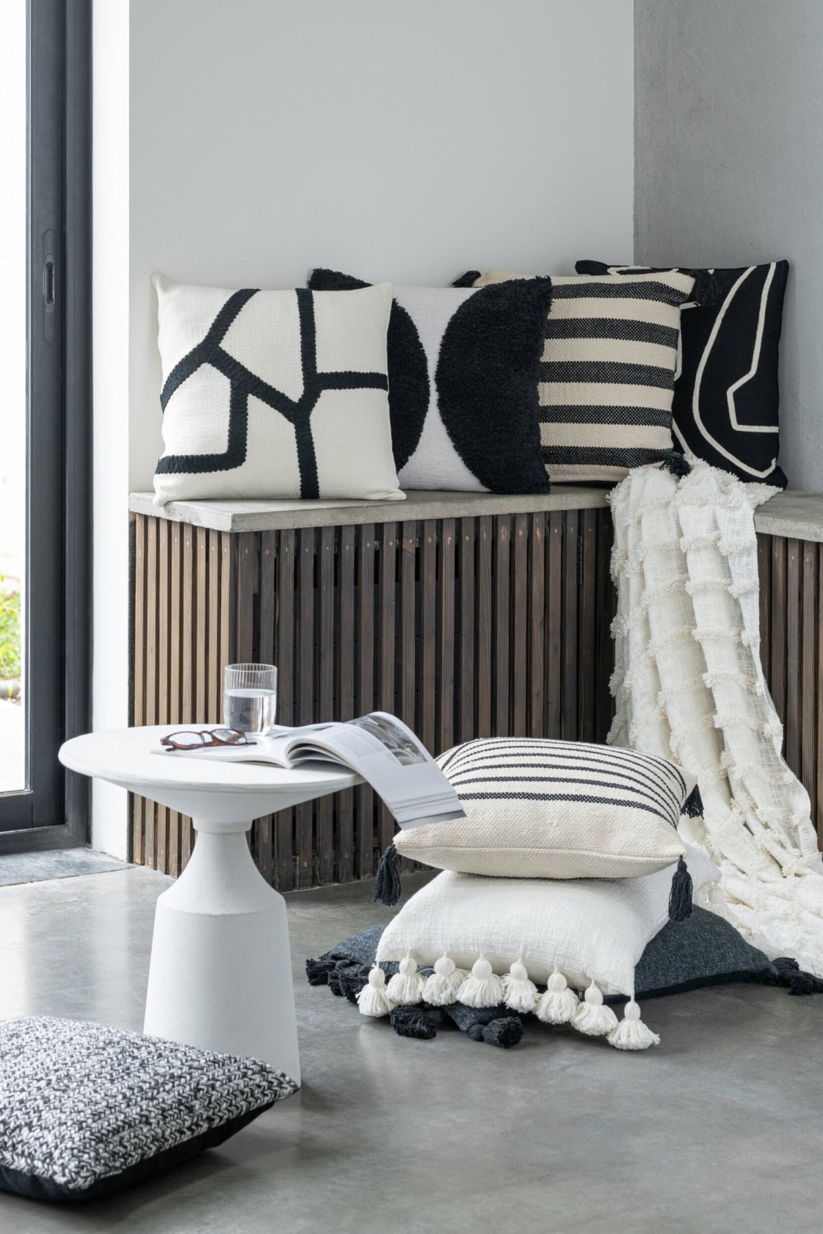 Cushion Stripe Textile White/Black