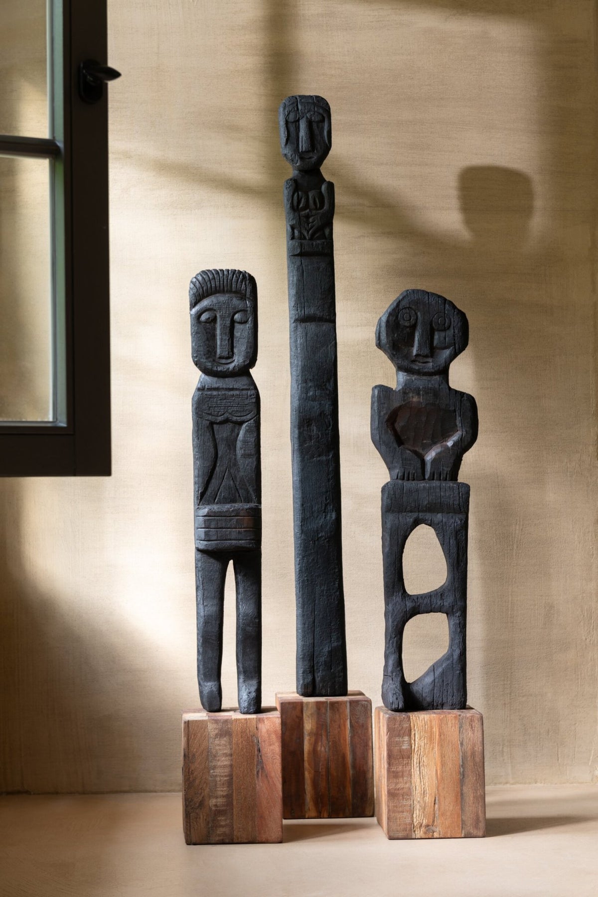Statue Mara Recycled Wood Black/Natural