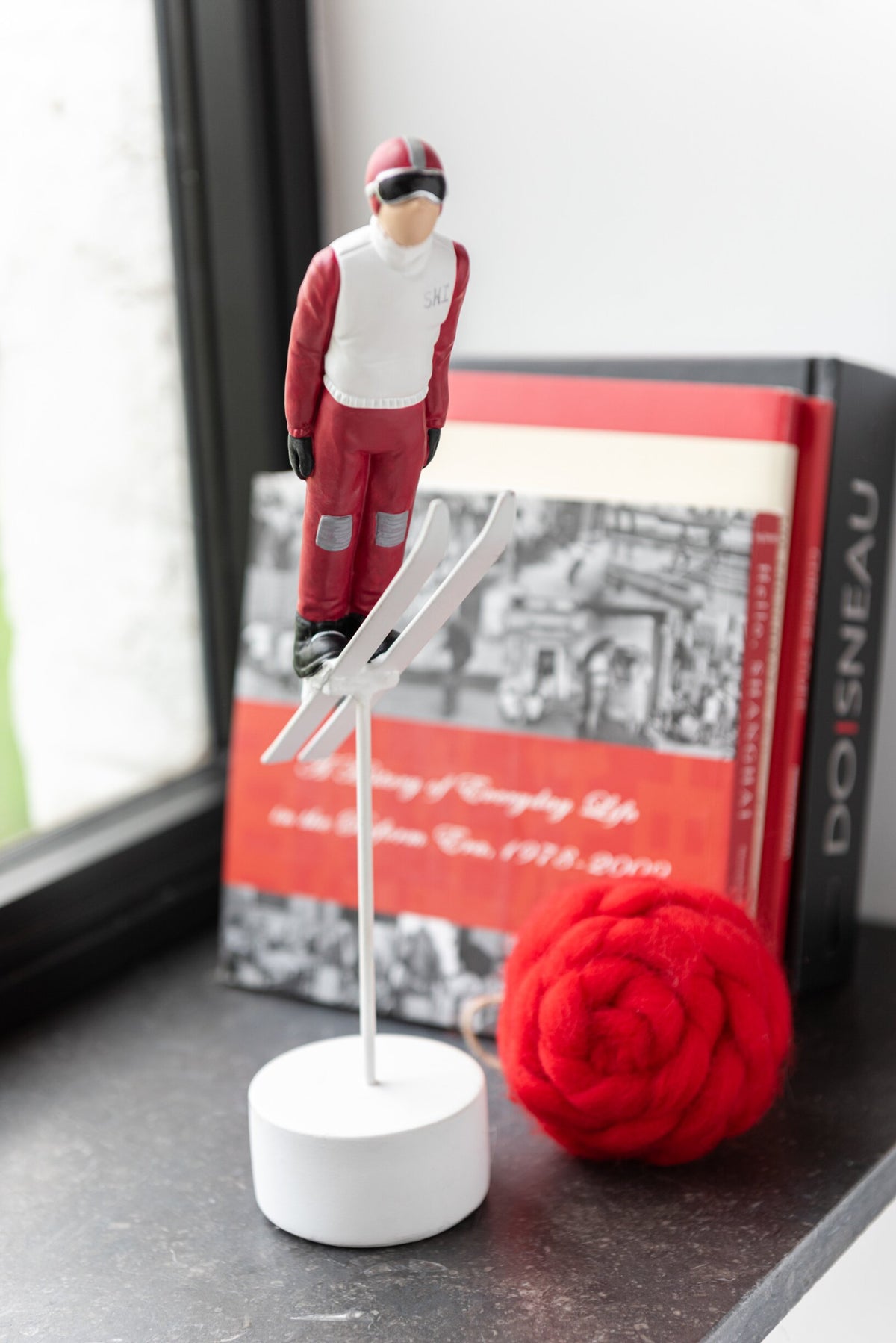 Skier Long Jump Resin Red/White Assortment Of 2