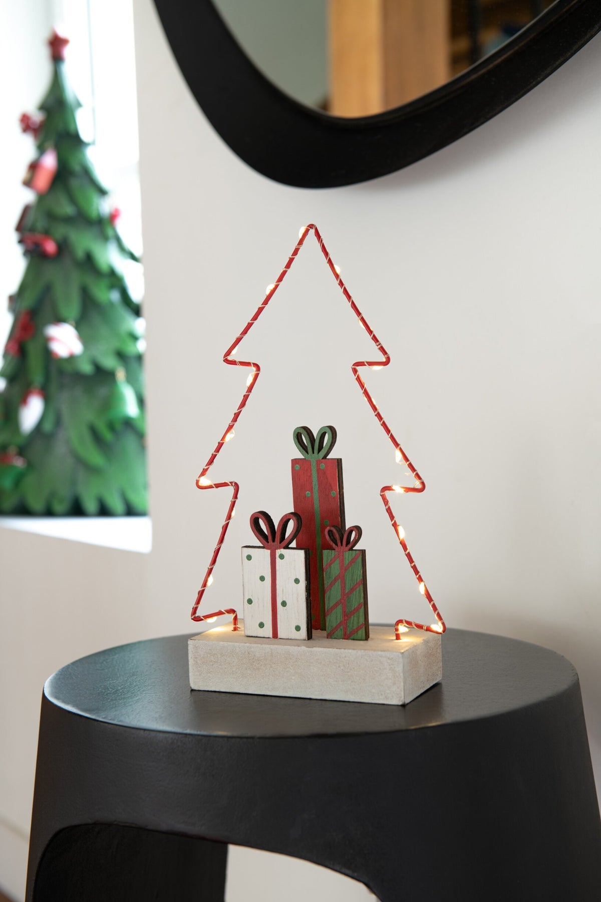 Christmas Tree+Gifts LED White/Red/Green Small