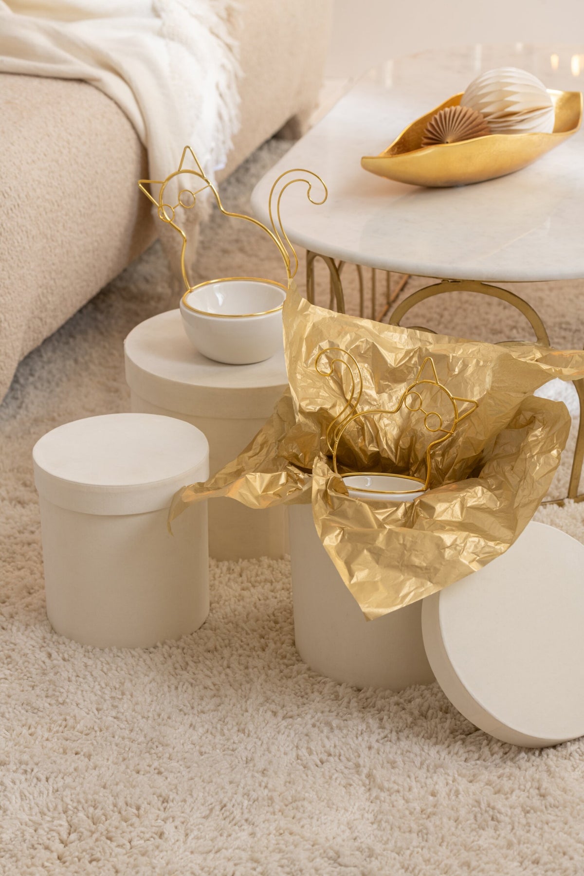 Set of 3 round white velvet paper boxes