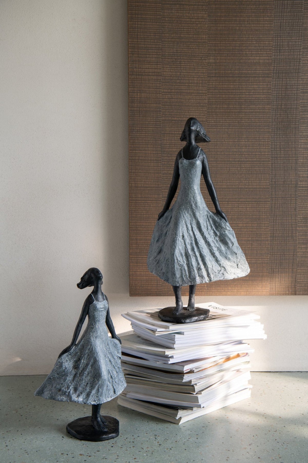Girl Looking At Sky Resin Black/Grey Small