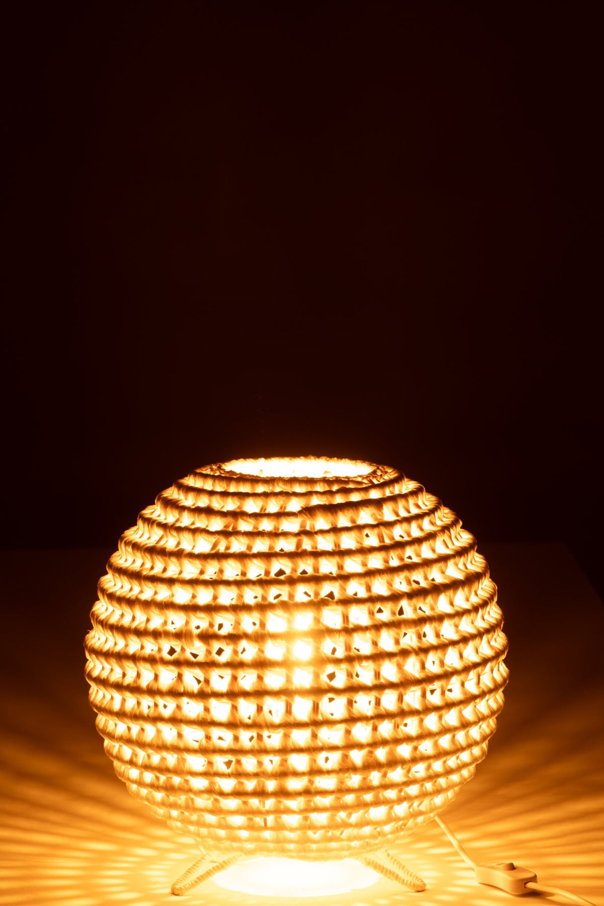 Table lamp round woven metal white
