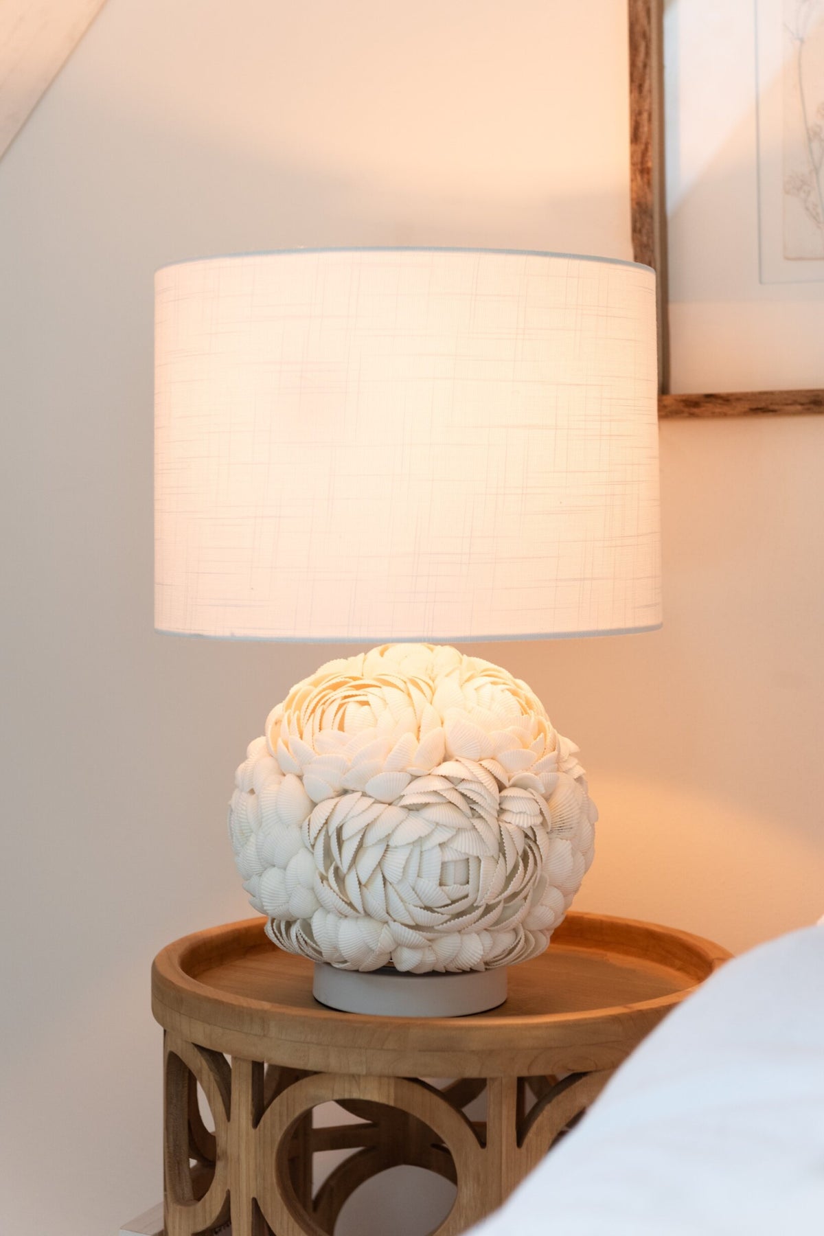 Large white shell table lamp
