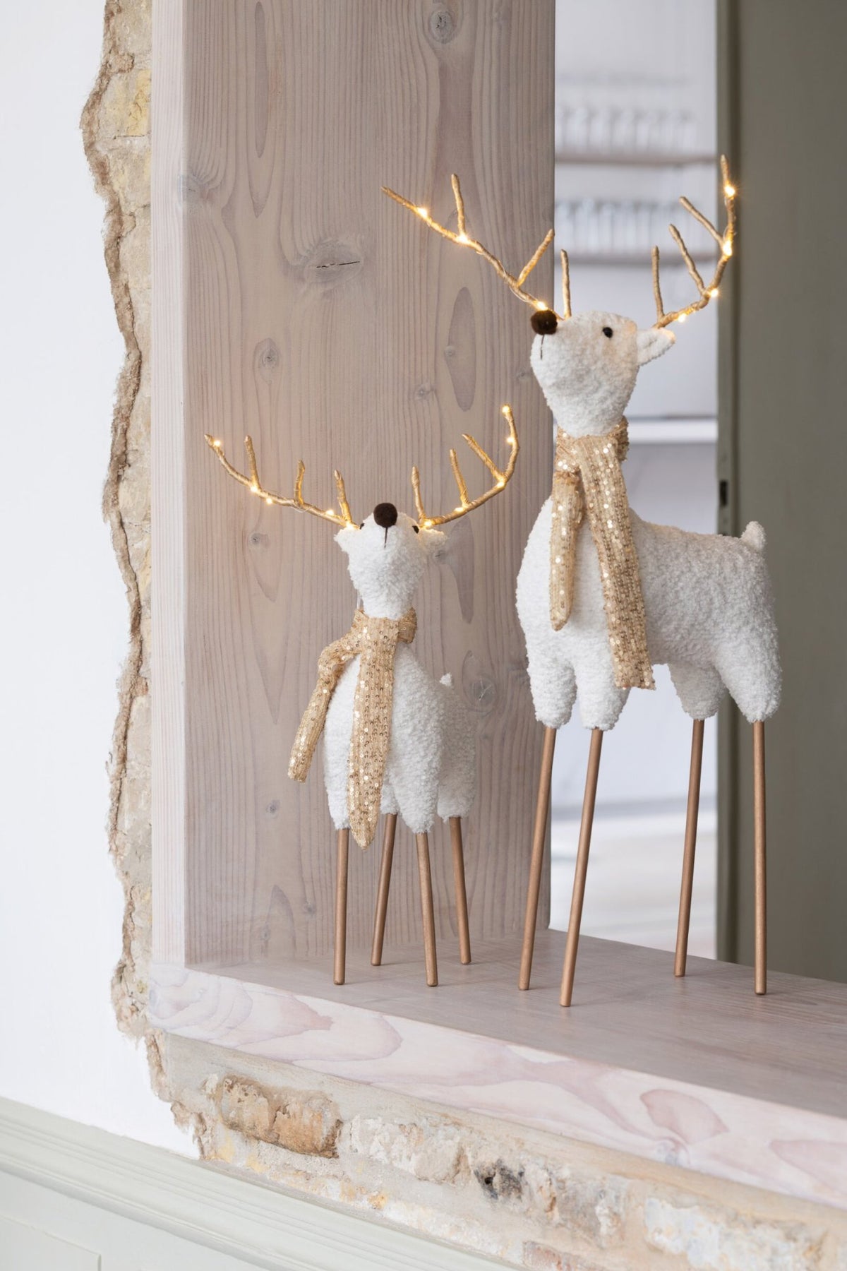 Reindeer Scarf Polyester White/Gold Colored Large