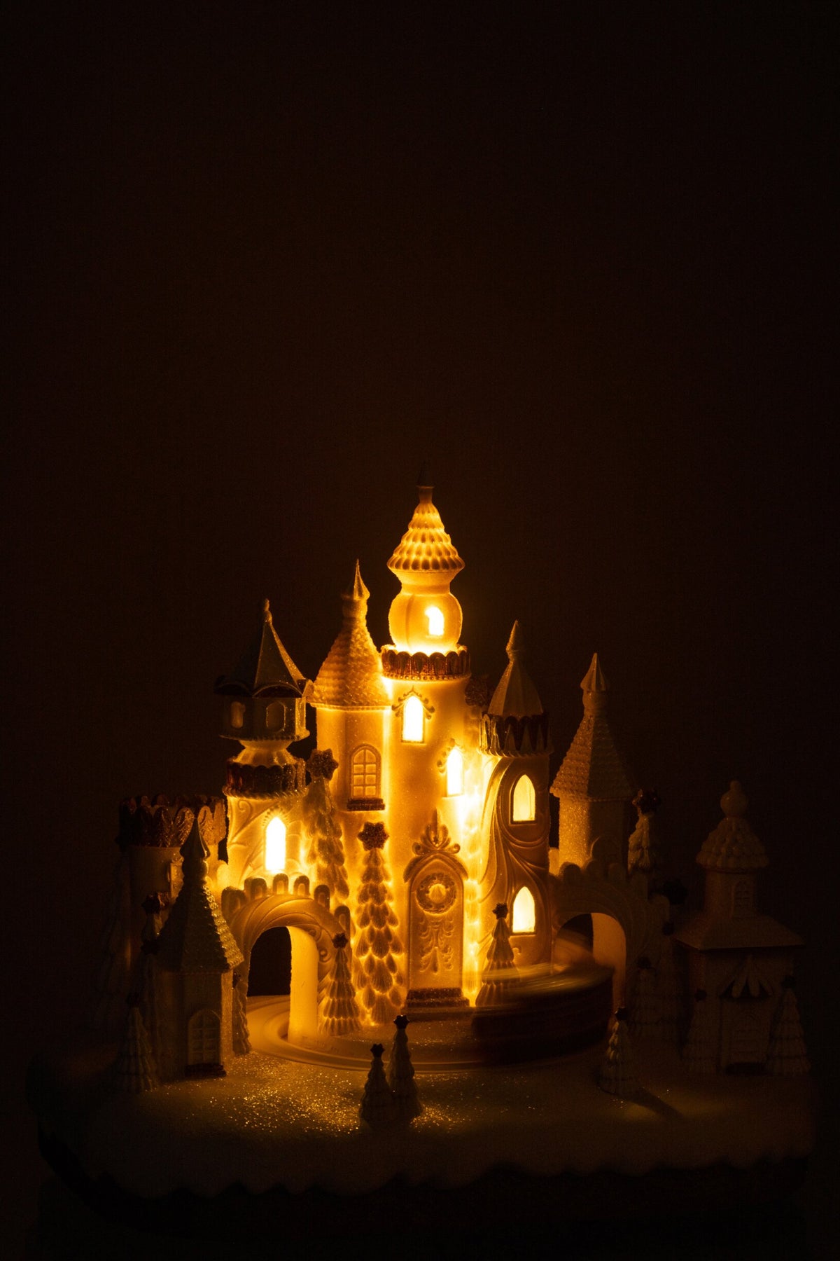 Gingerbread Castle + Train Limepowder Beige/White