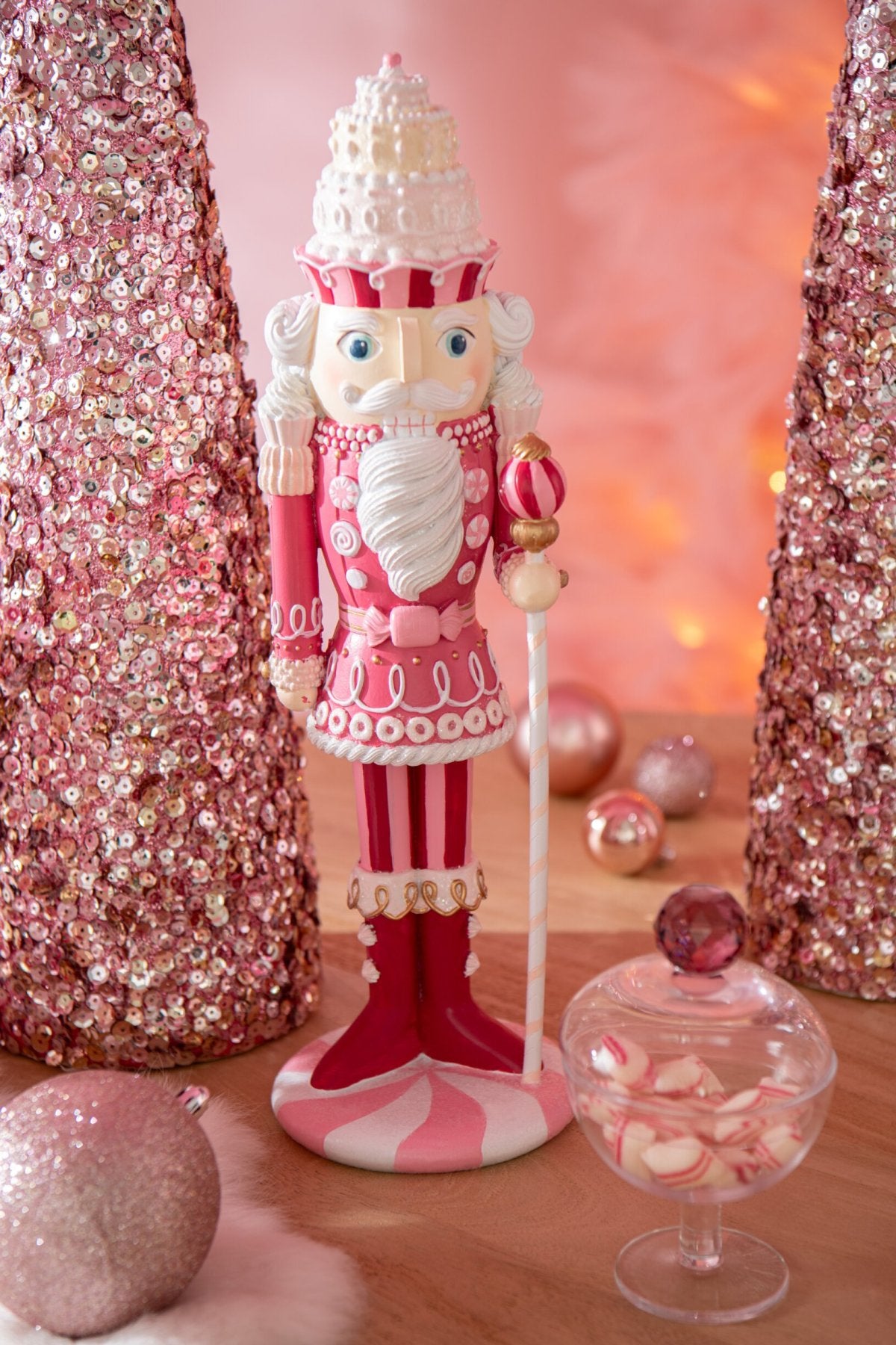 Nutcracker Candy Resin White/Pink Small
