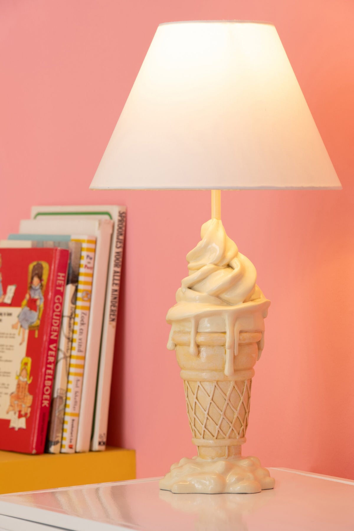 Ice cream lamp polyresin yellow/beige