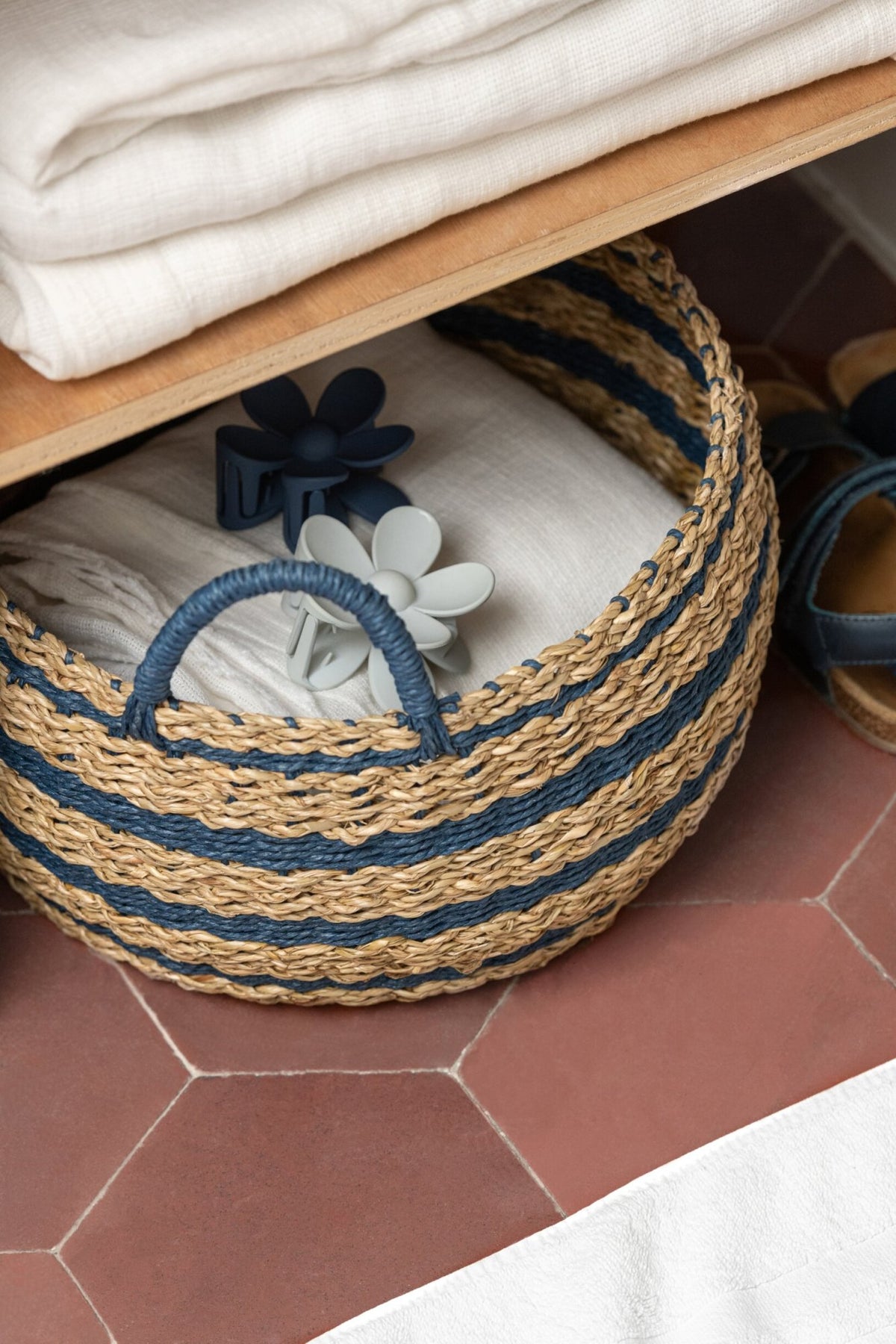 Set of 2 striped paper baskets natural/blue