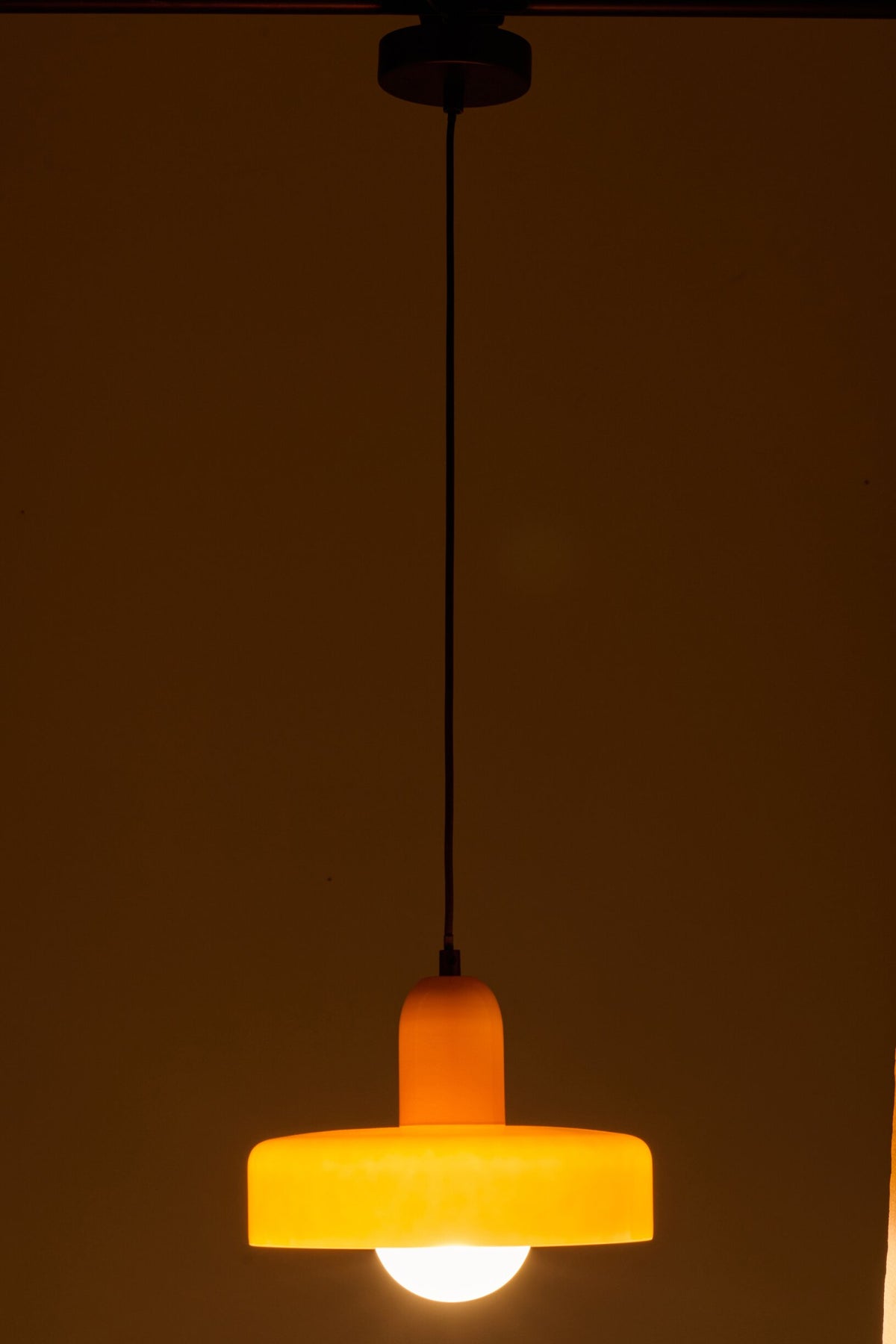 Plafonnier rétro en verre orange