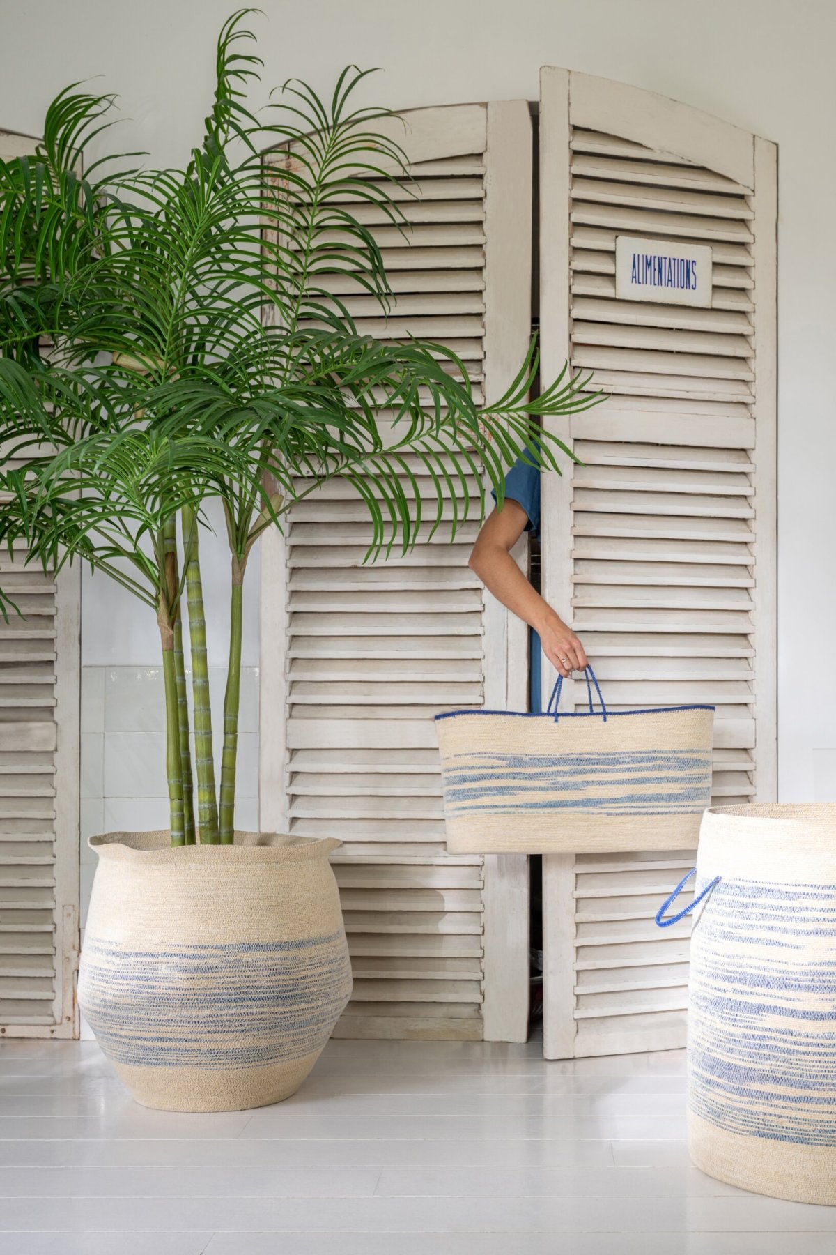 Set of 2 baskets with handles striped seagrass natural/blue